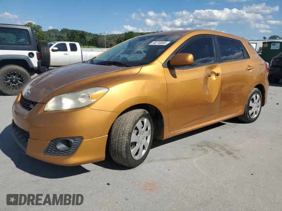 2009 Toyota Matrix S z VIN 2T1KE40E19C006065, wystawiony jako Copart lot #58270085 z przebiegiem 98 151 mil mil oraz Czysty tytuł • Clean title. Historia ofert i sprzedaży dostępna na DreamBid. Obrazek 1.