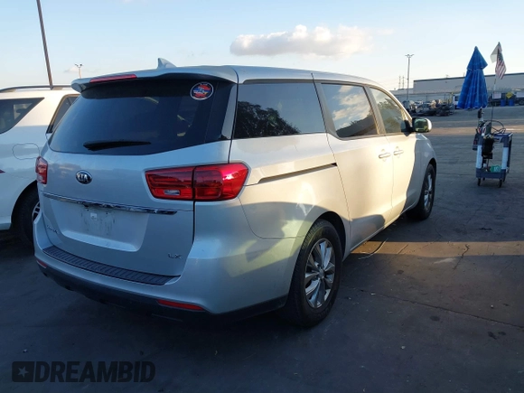 2020 Kia Sedona EX with VIN KNDMB5C18L6654713, listed as a IAAI auction lot 41342893 with 108,437 mi miles. Bid and sale history available at carsss.com. Image 4.