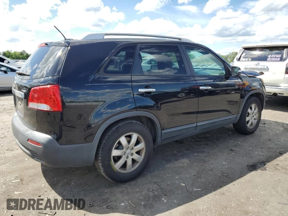 2013 Kia Sorento LX с VIN 5XYKT4A28DG421648, выставлен на аукционе Copart как лот 55887275 с пробегом 173 113 миль миль и Списание • Salvage title. История ставок и продаж доступна на DreamBid. Изображение 3.
