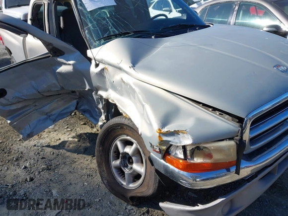 2000 Dodge Dakota with VIN 1B7GL22X9YS521262, listed as a IAAI auction lot 41635416 with 403,083 mi miles. Bid and sale history available at carsss.com. Image 6.