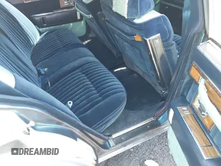 1981 Cadillac Seville z VIN 1G6AS6998BE684808, wystawiony jako IAAI lot #41778889 z przebiegiem 48 084 mil mil oraz . Historia ofert i sprzedaży dostępna na DreamBid. Obrazek 7.
