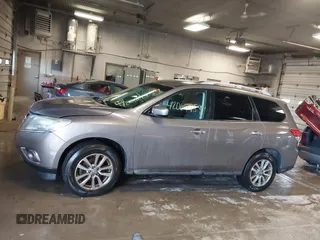 2014 Nissan Pathfinder S with VIN 5N1AR2MM7EC601720, listed as a IAAI auction lot 42067759 with 114,910 mi miles and . Bid and sale history available at DreamBid. Image 14.