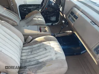 1994 GMC Sierra 1500 z VIN 2GTEK19K3R1550658, wystawiony jako IAAI lot #41789683 z przebiegiem 322 572 mil mil oraz . Historia ofert i sprzedaży dostępna na DreamBid. Obrazek 5.