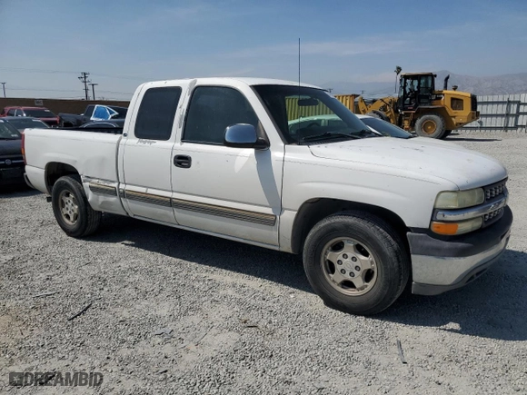 2002 Chevrolet Silverado 1500 LT with VIN 2GCEC19T521364308, listed as a Copart auction lot 54184255 with 186,478 mi miles and Salvage Title. Bid and sale history available at carsss.com. Image 4.