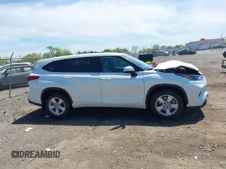 2022 Toyota Highlander LE with VIN 5TDBZRBH5NS580954, listed as a IAAI auction lot 42103401 with 40,391 mi miles and . Bid and sale history available at DreamBid. Image 13.