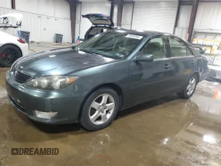 2005 Toyota Camry STD z VIN 4T1BE32K75U076658, wystawiony jako Copart lot #59686965 z przebiegiem 168 840 mil mil oraz Szkoda całkowita • Salvage title. Historia ofert i sprzedaży dostępna na DreamBid. Obrazek 1.