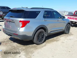 2020 Ford Explorer XLT with VIN 1FMSK7DH8LGA09516, listed as a IAAI auction lot 41650942 with 113,000 mi miles and . Bid and sale history available at carsss.com. Image 4.