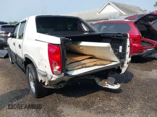 2003 Chevrolet Avalanche with VIN 3GNEC13T93G320904, listed as a IAAI auction lot 42402192 with 140,728 mi miles and . Bid and sale history available at DreamBid. Image 6.