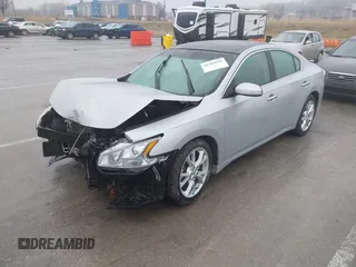 2013 Nissan Maxima SV z VIN 1N4AA5AP3DC821260, wystawiony jako IAAI lot #41504016 z przebiegiem Nie podano mil oraz . Historia ofert i sprzedaży dostępna na DreamBid. Obrazek 2.