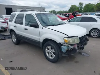 2005 Ford Escape XLT z VIN 1FMCU93165KA94970, wystawiony jako IAAI lot #42300449 z przebiegiem 219 881 mil mil oraz . Historia ofert i sprzedaży dostępna na DreamBid. Obrazek 1.