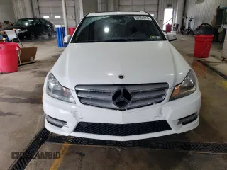 2013 Mercedes-Benz C 300 Sport z VIN WDDGF8AB9DR260965, wystawiony jako Copart lot #59352815 z przebiegiem 134 994 mil mil oraz Szkoda całkowita • Salvage title. Historia ofert i sprzedaży dostępna na DreamBid. Obrazek 5.