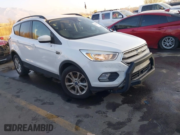 2018 Ford Escape SE z VIN 1FMCU9GD6JUC13023, wystawiony jako IAAI lot #41023197 z przebiegiem 105 489 mil mil oraz . Historia ofert i sprzedaży dostępna na DreamBid. Obrazek 1.