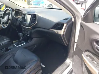 2018 Jeep Cherokee Limited z VIN 1C4PJLDX5JD605632, wystawiony jako IAAI lot #42743575 z przebiegiem 51 679 mil mil oraz . Historia ofert i sprzedaży dostępna na DreamBid. Obrazek 5.
