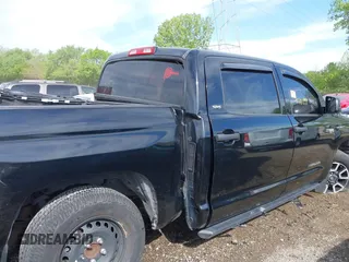 2018 Toyota Tundra SR5 z VIN 5TFDW5F15JX766487, wystawiony jako IAAI lot #42201299 z przebiegiem 251 069 mil mil oraz . Historia ofert i sprzedaży dostępna na DreamBid. Obrazek 13.