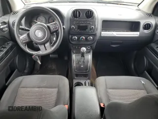 2016 Jeep Compass Sport z VIN 1C4NJCBA9GD600433, wystawiony jako Copart lot #61087545 z przebiegiem 132 956 mil mil oraz Szkoda całkowita • Salvage title. Historia ofert i sprzedaży dostępna na DreamBid. Obrazek 8.