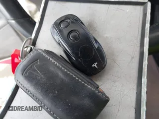 2013 Tesla Model S с VIN 5YJSA1CN0DFP31750, выставлен на аукционе IAAI как лот 41911343 с пробегом 209 664 миль миль и . История ставок и продаж доступна на DreamBid. Изображение 11.