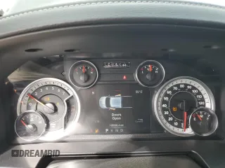 2018 Ram 1500 Night z VIN 1C6RR7MT0JS153033, wystawiony jako Copart lot #49237855 z przebiegiem 105 338 mil mil oraz Szkoda całkowita • Salvage title. Historia ofert i sprzedaży dostępna na DreamBid. Obrazek 9.