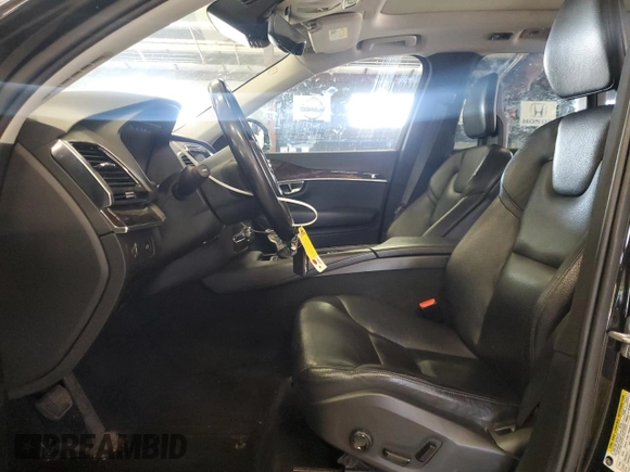 2016 Volvo XC90 T6 Momentum z VIN YV4A22PK6G1026881, wystawiony jako Copart lot #55110085 z przebiegiem 161 076 mil mil oraz Szkoda całkowita • Salvage title. Historia ofert i sprzedaży dostępna na DreamBid. Obrazek 7.