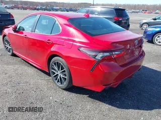 2021 Toyota Camry SE Nightshade with VIN 4T1G11AK0MU482609, listed as a IAAI auction lot 41811543 with 68,336 mi miles and . Bid and sale history available at carsss.com. Image 3.