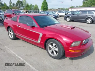 2008 Ford Mustang GT Deluxe with VIN 1ZVHT82H285194618, listed as a IAAI auction lot 42001961 with 129,781 mi miles and . Bid and sale history available at carsss.com. Image 1.