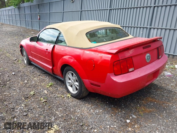 2005 Ford Mustang Deluxe с VIN 1ZVFT84N455215653, выставлен на аукционе IAAI как лот 42318911 с пробегом 85 413 миль миль и . История ставок и продаж доступна на DreamBid. Изображение 3.