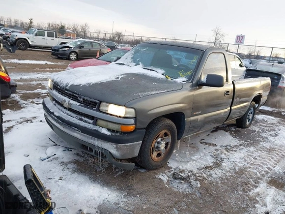 2002 Chevrolet Silverado 1500 with VIN 1GCEC14W52Z150878, listed as a IAAI auction lot 41603704 with 270,802 mi miles. Bid and sale history available at carsss.com. Image 2.