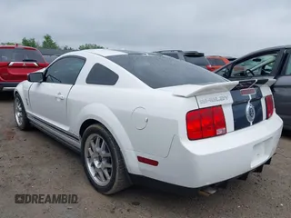 2007 Ford Mustang Shelby GT500 z VIN 1ZVHT88SX75317986, wystawiony jako IAAI lot #42310721 z przebiegiem 44 643 mil mil oraz . Historia ofert i sprzedaży dostępna na DreamBid. Obrazek 3.