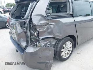 2017 Toyota Sienna XLE z VIN 5TDDZ3DC6HS147381, wystawiony jako IAAI lot #42340349 z przebiegiem 137 246 mil mil oraz . Historia ofert i sprzedaży dostępna na DreamBid. Obrazek 6.
