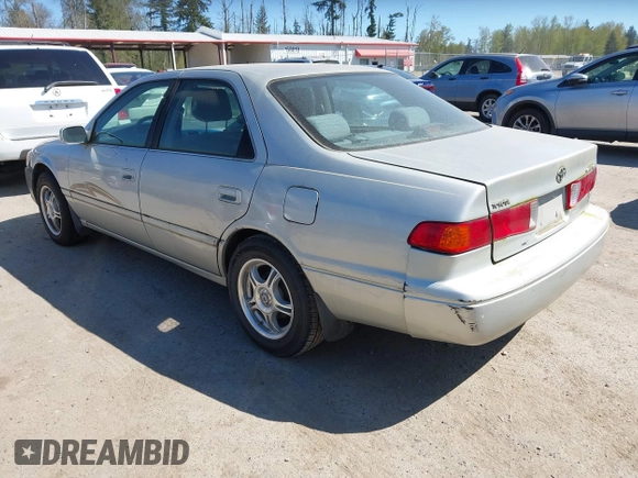 2000 Toyota Camry CE z VIN JT2BG22K6Y0451632, wystawiony jako IAAI lot #42030842 z przebiegiem 200 734 mil mil oraz . Historia ofert i sprzedaży dostępna na DreamBid. Obrazek 3.