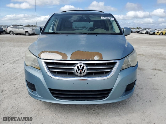 2009 Volkswagen Routan SE with VIN 2V8HW34179R582661, listed as a Copart auction lot 76976364 with 0 mi miles and Salvage Title. Bid and sale history available at carsss.com. Image 5.