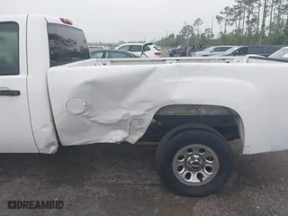 2008 GMC Sierra 1500 Work Truck with VIN 1GTEC14C88Z171268, listed as a IAAI auction lot 41923097 with 275,172 mi miles. Bid and sale history available at carsss.com. Image 6.
