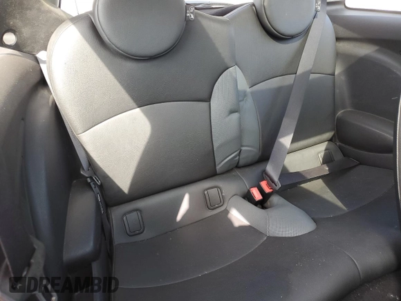 2010 MINI Hardtop с VIN WMWMF3C52ATZ65125, выставлен на аукционе Copart как лот 57271795 с пробегом Не указан миль и Чистый • Clean title. История ставок и продаж доступна на DreamBid. Изображение 10.