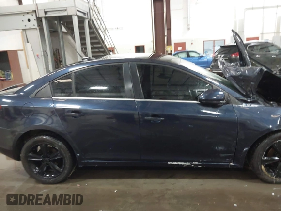 2014 Chevrolet Cruze 2LT z VIN 1G1PE5SB2E7120465, wystawiony jako IAAI lot #41672988 z przebiegiem Nie podano mil oraz . Historia ofert i sprzedaży dostępna na DreamBid. Obrazek 12.