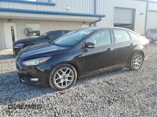2015 Ford Focus SE z VIN 1FADP3F22FL270965, wystawiony jako Copart lot #52525755 z przebiegiem 179 021 mil mil oraz Szkoda całkowita • Salvage title. Historia ofert i sprzedaży dostępna na DreamBid. Obrazek 1.