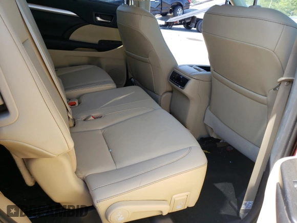 2019 Toyota Highlander SE with VIN 5TDJZRFH5KS983821, listed as a Copart auction lot 57510922 with 21,774 mi miles and Salvage title. Bid and sale history available at DreamBid. Image 6.