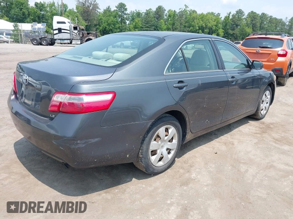 2007 Toyota Camry CE z VIN 4T1BE46K17U186575, wystawiony jako IAAI lot #42492280 z przebiegiem 184 813 mil mil oraz . Historia ofert i sprzedaży dostępna na DreamBid. Obrazek 4.