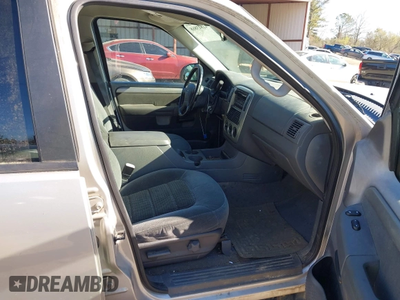 2003 Ford Explorer XLT with VIN 1FMZU73K73ZA61729, listed as a IAAI auction lot 41843868 with 254,553 mi miles. Bid and sale history available at carsss.com. Image 5.
