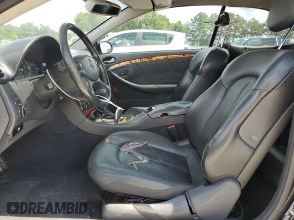 2005 Mercedes-Benz CLK 320 z VIN WDBTK65G75T054495, wystawiony jako Copart lot #56120585 z przebiegiem 130 029 mil mil oraz Szkoda całkowita • Salvage title. Historia ofert i sprzedaży dostępna na DreamBid. Obrazek 7.