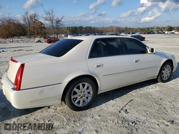 2009 Cadillac DTS 1SA z VIN 1G6KD57Y49U110046, wystawiony jako Copart lot #46638285 z przebiegiem 188 683 mil mil oraz Nie do naprawy • Non repairable. Historia ofert i sprzedaży dostępna na DreamBid. Obrazek 3.
