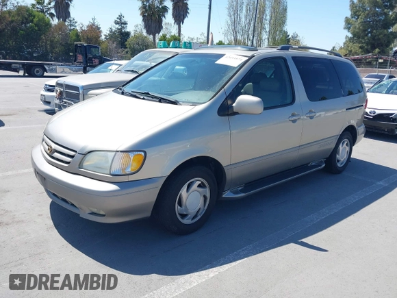 2001 Toyota Sienna LE with VIN 4T3ZF13C21U397063, listed as a IAAI auction lot 42033574 with 219,783 mi miles. Bid and sale history available at carsss.com. Image 2.