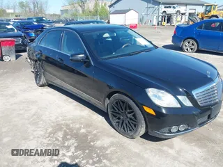 2011 Mercedes-Benz E 350 Luxury z VIN WDDHF8HB6BA460482, wystawiony jako IAAI lot #42123724 z przebiegiem 174 564 mil mil oraz . Historia ofert i sprzedaży dostępna na DreamBid. Obrazek 1.