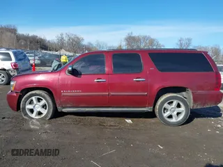2008 Chevrolet Suburban LT w/3LT with VIN 1GNFK16358J211719, listed as a IAAI auction lot 41654527 with 194,985 mi miles. Bid and sale history available at carsss.com. Image 14.