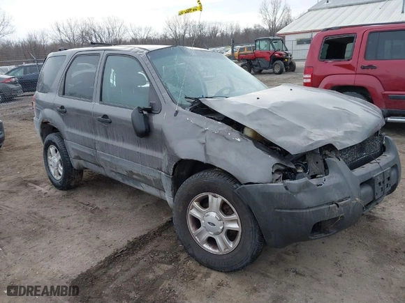 2004 Ford Escape XLT with VIN 1FMCU93104KA88855, listed as a IAAI auction lot 41433173 with 136,355 mi miles. Bid and sale history available at carsss.com. Image 1.