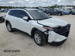 2024 Toyota Corolla Cross LE z VIN 7MUBAAAG9RV110858, wystawiony jako Copart lot #54520675 z przebiegiem 5 727 mil mil oraz Szkoda całkowita • Salvage title. Historia ofert i sprzedaży dostępna na DreamBid. Obrazek 4.