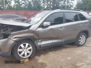 2011 Kia Sorento LX with VIN 5XYKT4A22BG149224, listed as a IAAI auction lot 40252333 with 183,619 mi miles. Bid and sale history available at carsss.com. Image 15.