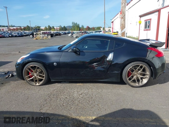 2013 Nissan 370Z z VIN JN1AZ4EH1DM880739, wystawiony jako IAAI lot #40474120 z przebiegiem 76 369 mil mil oraz . Historia ofert i sprzedaży dostępna na DreamBid. Obrazek 14.