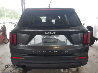 2022 Kia Sorento LX z VIN 5XYRG4LC9NG076804, wystawiony jako IAAI lot #42288908 z przebiegiem 56 750 mil mil oraz . Historia ofert i sprzedaży dostępna na DreamBid. Obrazek 16.