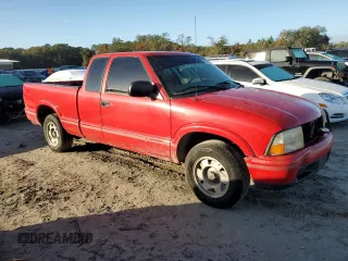 1999 GMC Sonoma SLS with VIN 1GTCS1947X8528794, listed as a Copart auction lot 85357004 with 126,841 mi miles and Salvage Title. Bid and sale history available at carsss.com. Image 4.