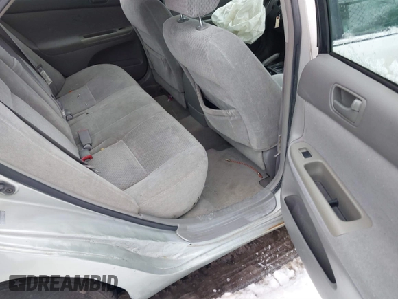2004 Toyota Camry LE with VIN 4T1BF32K64U588682, listed as a IAAI auction lot 41520570 with 112,646 mi miles. Bid and sale history available at carsss.com. Image 8.