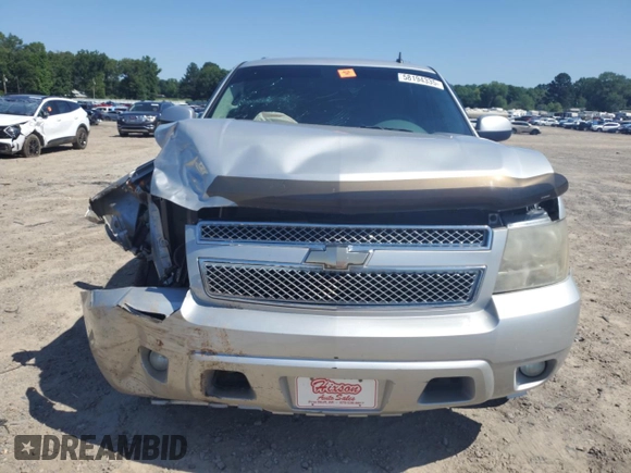 2011 Chevrolet Suburban LT с VIN 1GNSCJE08BR178193, выставлен на аукционе Copart как лот 58194335 с пробегом 228 143 миль миль и Чистый • Clean title. История ставок и продаж доступна на DreamBid. Изображение 5.